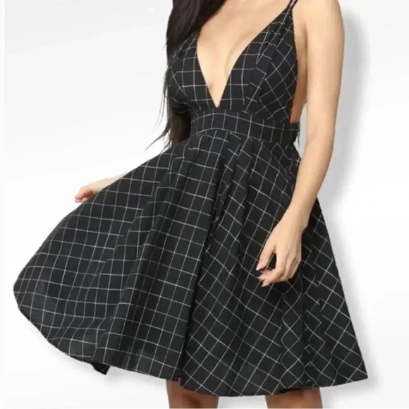 HYFVE Dresses & Skirts - HYFVE Fit & Flare Dress Size Medium